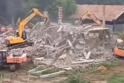 Andhra Pradesh authorities demolish YSRCP office building